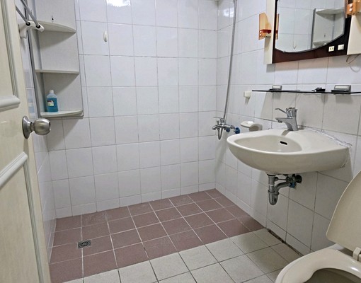 超大便宜大三房加車位出租可申請租屋補助 - Image 11