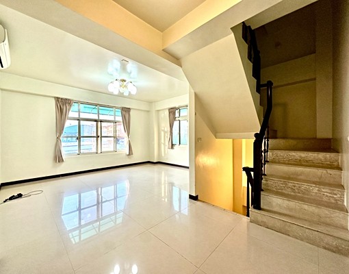 臨路透天 - Image 1