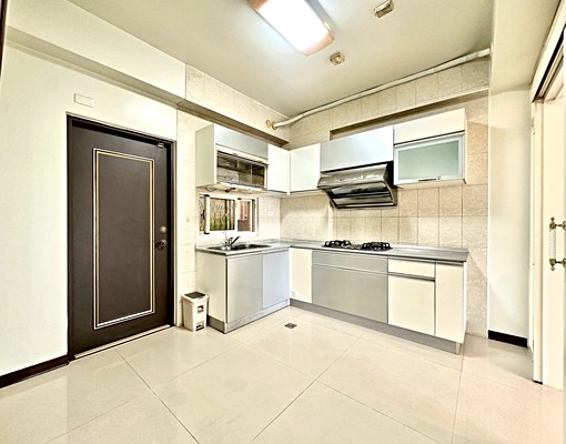 臨路透天|可租補戶籍|採光超棒|可以停兩台汽車更棒 - Image 3