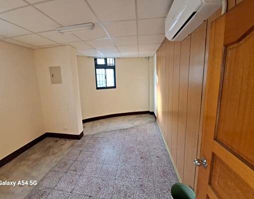 邊間2房採光好,可租補,全新冷氣 - Image 4