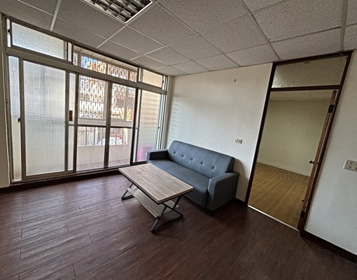 近巨城4+5樓公寓有七房可當員工宿舍~~~ - Image 6