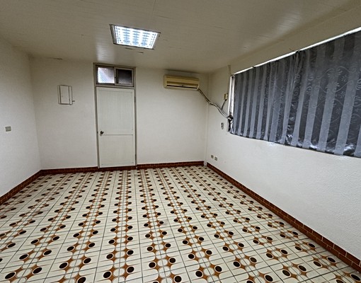 近距城4+5樓公寓有七房可當員工宿舍~~~ - Image 6