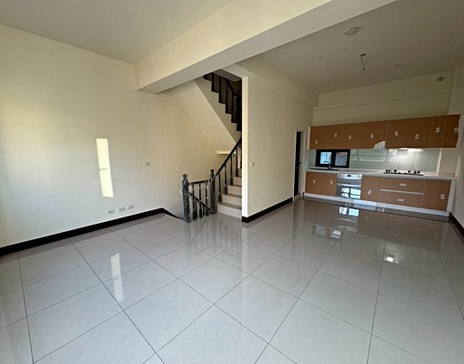 中央路透天全新雙車位免仲可租補 - Image 4