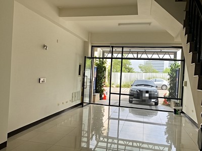 海創🌊🍍專簽★臨15米前停雙車｜店住兩用全室裝潢黃金店面