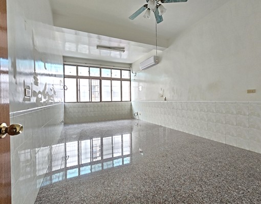 五甲福誠高中騎樓透天~面街有車庫 - Image 1