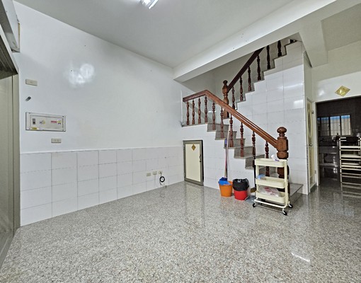 五甲福誠高中騎樓透天~面街有車庫 - Image 2