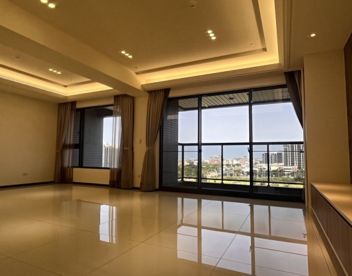 大3房大陽台,面河景無限棟距,採光視野佳。質感系統櫃天花板, - Image 2