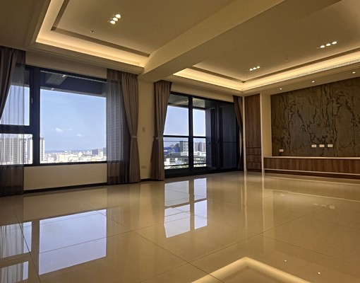 大3房大陽台,面河景無限棟距,採光視野佳。質感系統櫃天花板, - Image 1