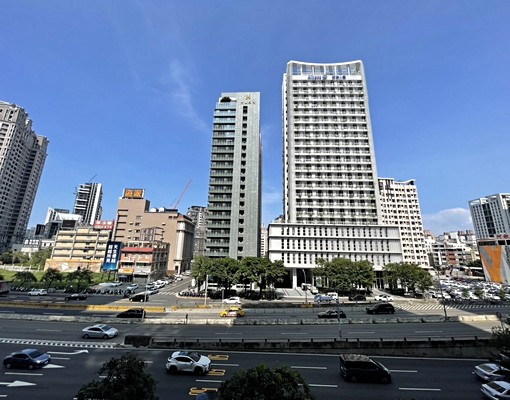 七期秋紅谷新光三越精美2＋1雙衛浴平車 - Image 1