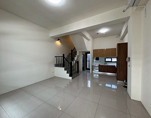 沙鹿五房全新透天免仲可租補 - Image 1