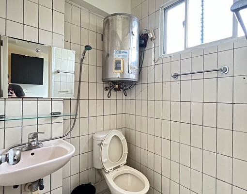 至善路逢甲學苑健康套房含網路第四台水100電5元 - Image 4