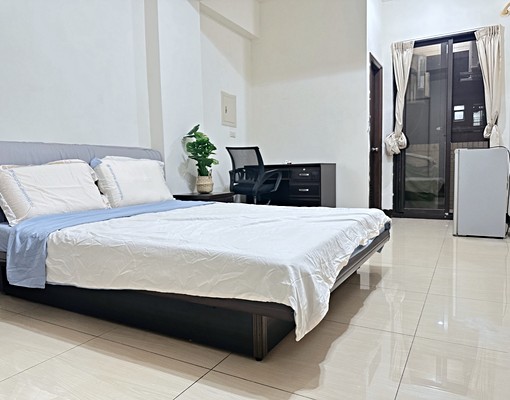 獨立陽台大套房~白天.晚上都可看~免仲~近觀音工業區.桃科 - Image 1