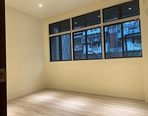 全新裝潢~中華商圈免爬高二樓(可租補) - Image 2