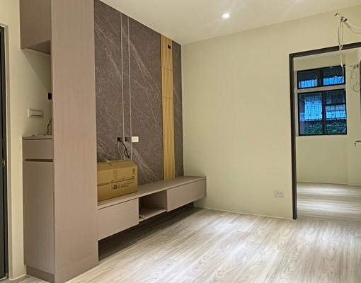 全新裝潢~中華商圈免爬高二樓(可租補) - Image 1