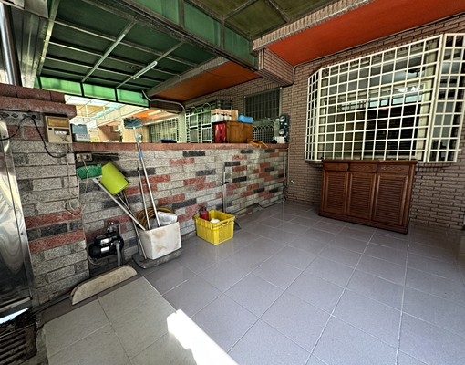 嘉興路郵局美美透天(可停雙車唷) - Image 1