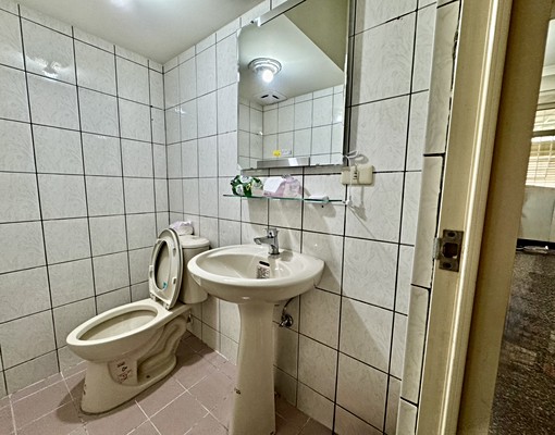 嘉興路郵局美美透天(可停雙車唷) - Image 6