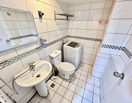 我是這間承辦🧨鄰近四維國小✨大間套房✨獨洗凸窗曬✨ - Image 4