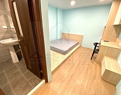 嶺東精科全新裝潢超美系統櫃衛浴開窗 - Image 2