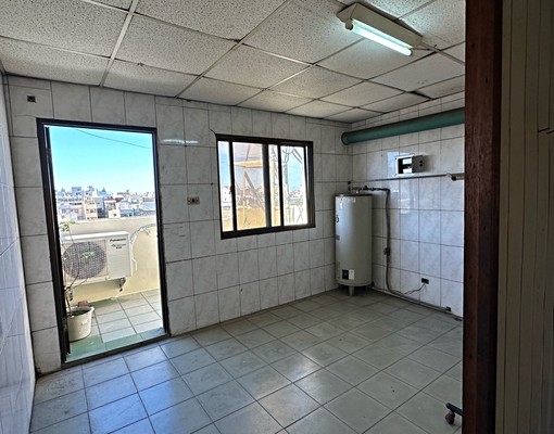 整棟黃金店面及住家兩相宜,全新整理氣密窗隔音又隔曬生活機能佳 - Image 5