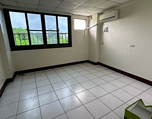 整棟黃金店面及住家兩相宜,全新整理氣密窗隔音又隔曬生活機能佳 - Image 7