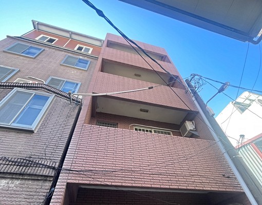 東森獨家~市區6房大透天出租 - Image 1