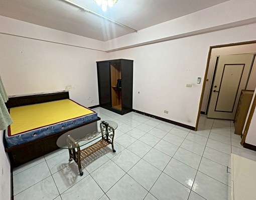 興南路/可戶籍租補/近捷運採光明亮/有陽台很加分 - Image 4