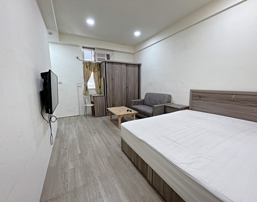 近光華商圈/獨立陽台/重新油漆/可租補 - Image 1