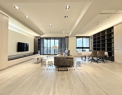 ⭐️遠百頂級視野@60坪雙主臥@雙車位⭐️ - Image 1