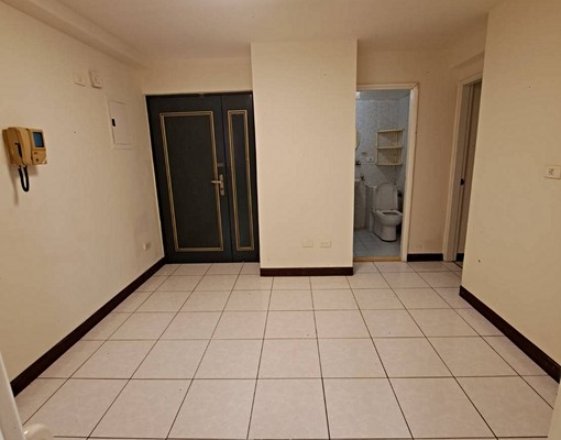 中興路/空屋/附車位/全新整理/可租補免仲入戶籍/意志力租屋 - Image 2