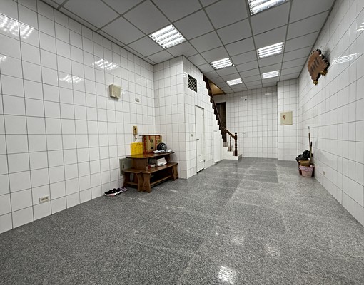 近駁二特區中山大學棧貳庫商圈1+2樓店 - Image 3