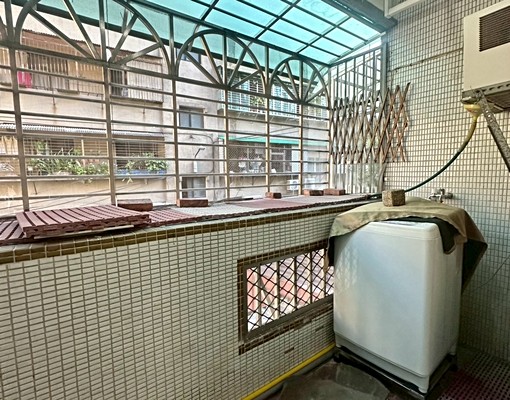 近新莊捷運站走路約七分鐘,大三房傢俱全,可租金補貼 - Image 12