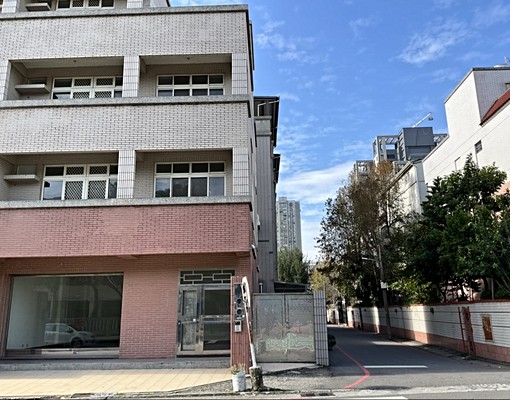 邊間採光佳/通風好、格局方正大氣,環境單純、生活機能優 - Image 1