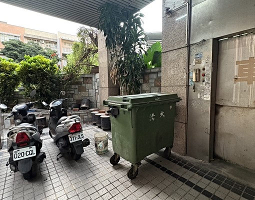 可租補電梯套房衛浴開窗近公園機能好 - Image 10