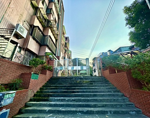 龜山茶專路2樓大坪數三房車.三房車公寓 - Image 2