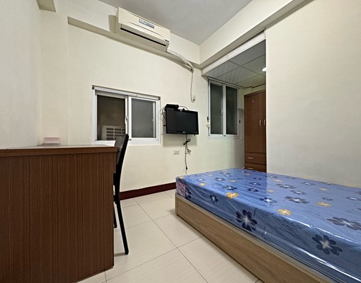 高應大輕軌旁公寓二樓出租套房 - Image 1