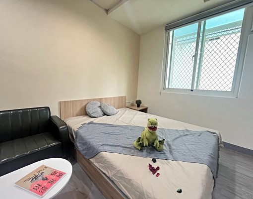 獨立套房免追垃圾車近7-11美麗島前金捷運愛河六合夜市全聯
 - Image 2