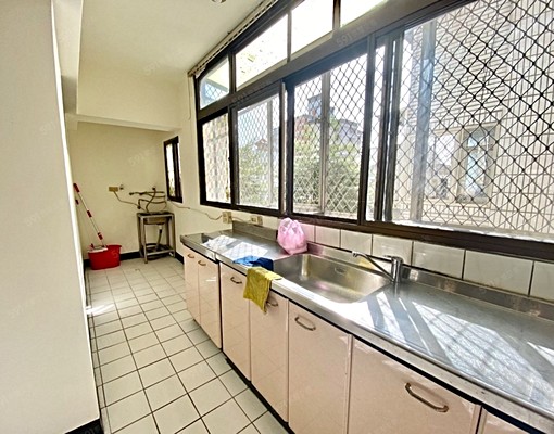 文心崇德捷運站三房平面車位(租) - Image 6