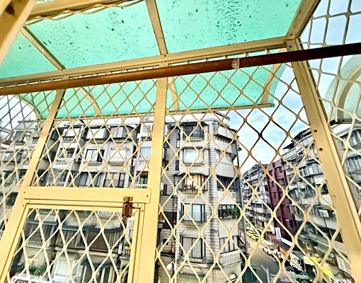 採光套房‧中山國小站‧獨立洗衣機‧外推窗可曬‧含網路第四台 - Image 6