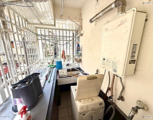 中和路近捷運四號公園/雙陽台/開伙/天然瓦/變頻冷氣/每間採 - Image 10