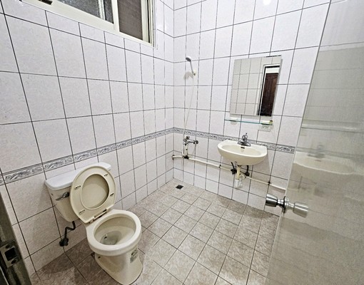新莊捷運關新路~關東國小旁屋況新走樓梯3樓超值套房 - Image 8