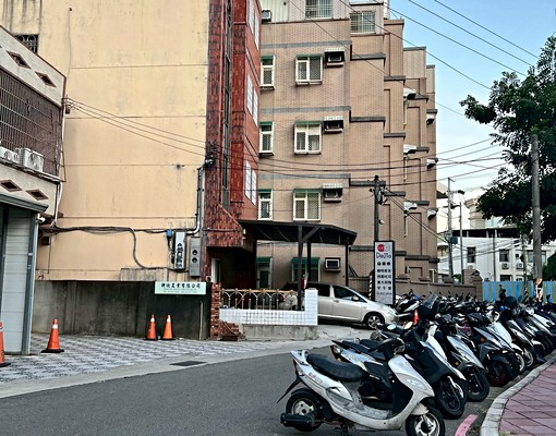 全新套房(外籍可)大陽台間間對外窗 - Image 9