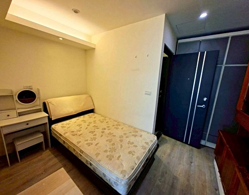 板橋/免爬高裝潢新/採光通風乾濕分離/獨洗曬/家具齊全/機能 - Image 2