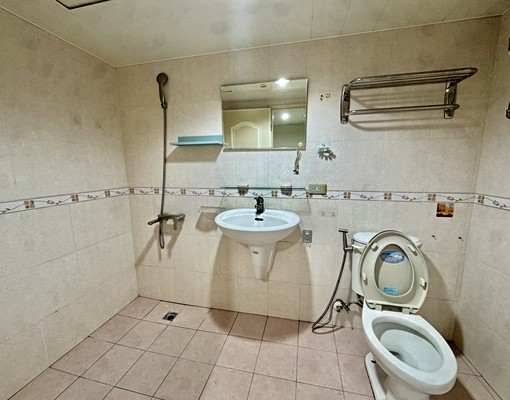 獨立套房樓高可補助有電梯近美麗島捷運高火六合夜市堀江 - Image 13