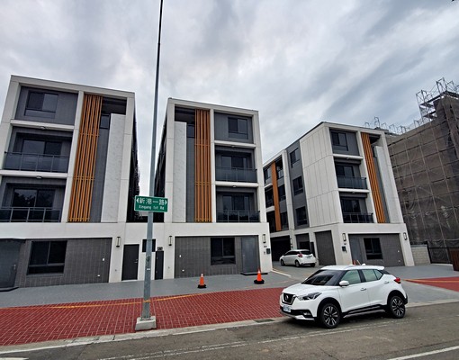 苗栗高鐵高鐵名邸大面寬面新港一路適合店面辦公室住家 - Image 1