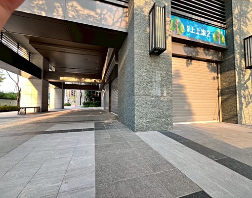 麗寶大璽三角窗挑高金雞母店面 - Image 4