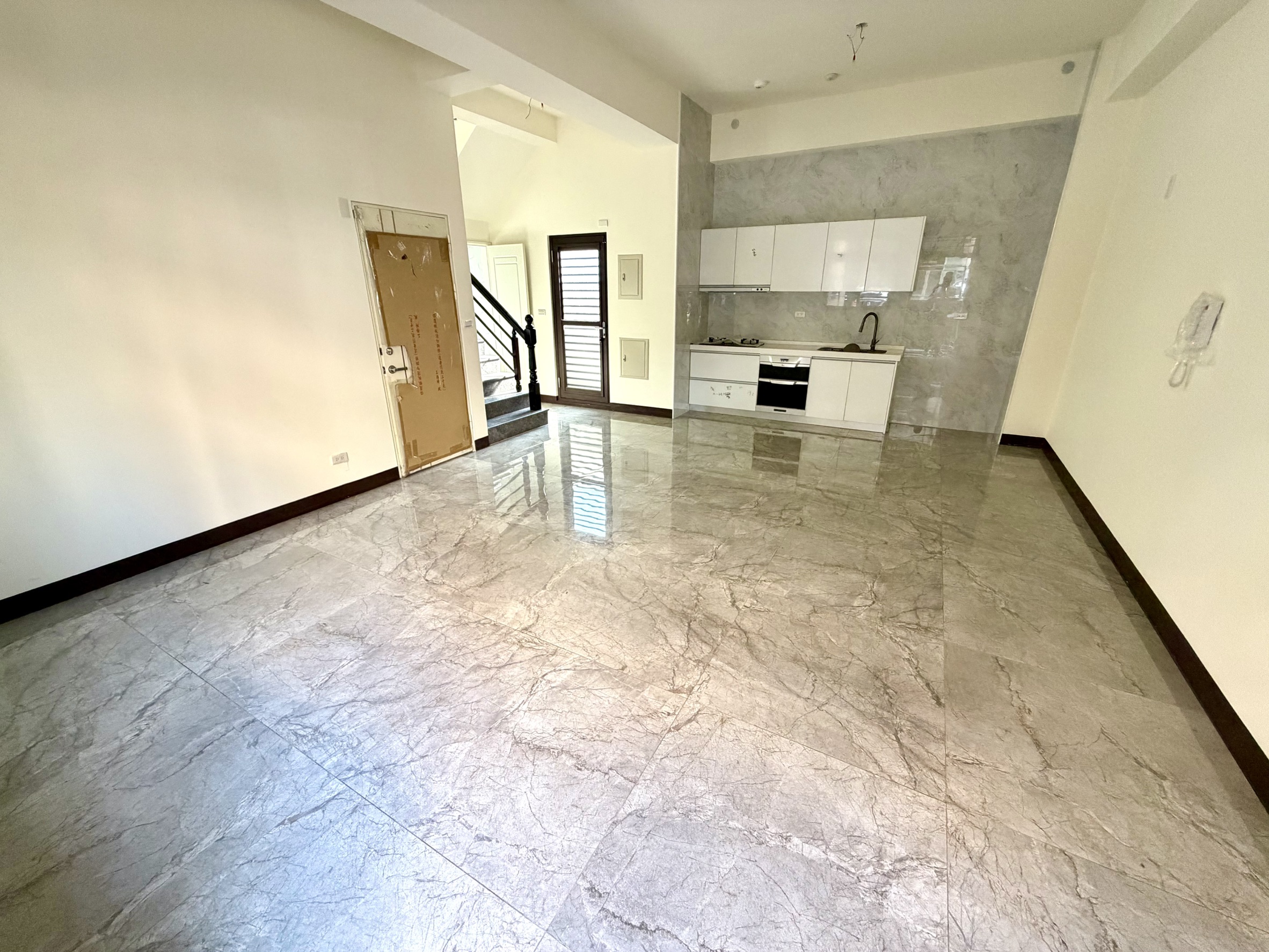 秀水三學區全新氣派間間套房絕美墅