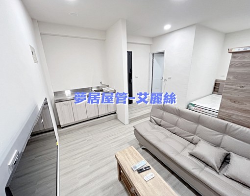 全新裝潢!周遭機能佳,獨洗曬,子母車,機車位,鄰近超市便利店 - Image 2