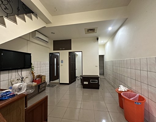 小蔣🍪承辦｜烏日臨路透店｜禁餐飲｜可移工.辦公. - Image 1