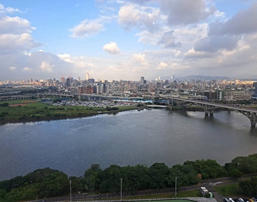 新豪邊間採光永久河景全新三房車(含車管租補) - Image 1