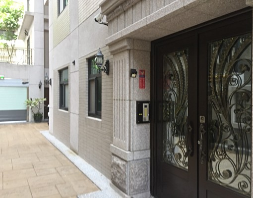 竹北近高鐵特區電梯大套房有汽車位可租補* - Image 3